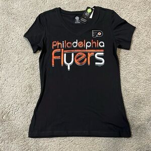 NWT Women’s black Philadelphia Flyers tee shirt - small - NHL